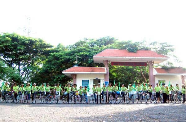 30[-]NĂM[-]VACNE:[-]Tổ[-]chức[-]Chương[-]trình[-]“Đạp[-]xe[-]xuyên[-]Việt[-]vì[-]môi[-]trường”